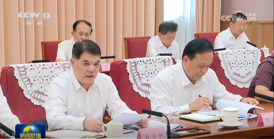 李强今日下午主持召开经济形势专家和企业家座谈会，于东来等8人发言